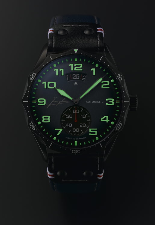 Junghans Pilot Automatic Navy Blue Muttertagsangebot
