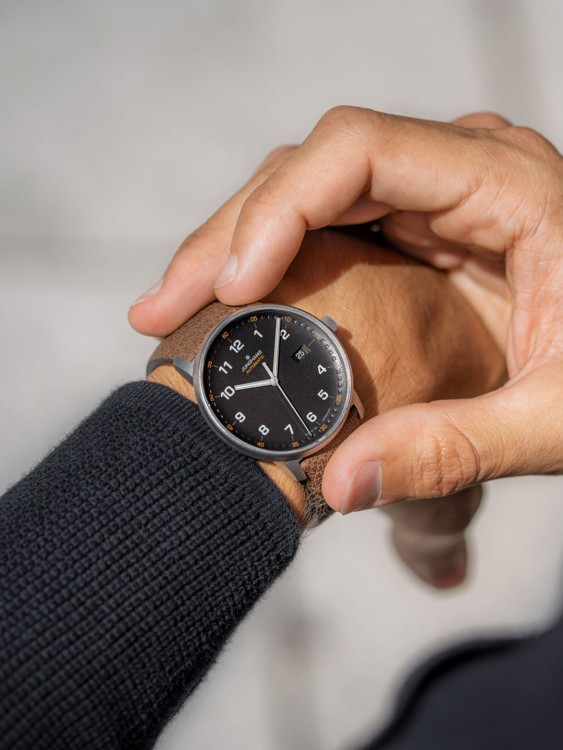 Junghans FORM A Titan JETZT KAUFEN