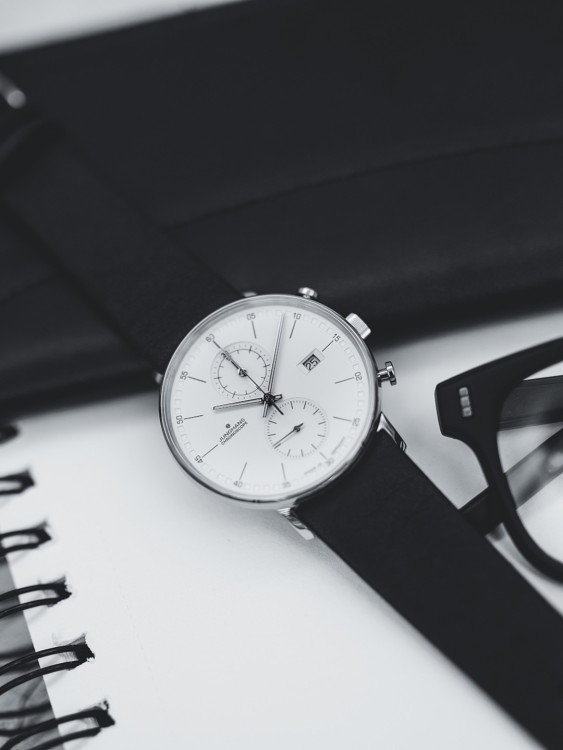 Junghans FORM C Neueste Stile