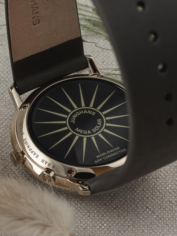 Junghans max bill MEGA Solar Kostenloser Versand