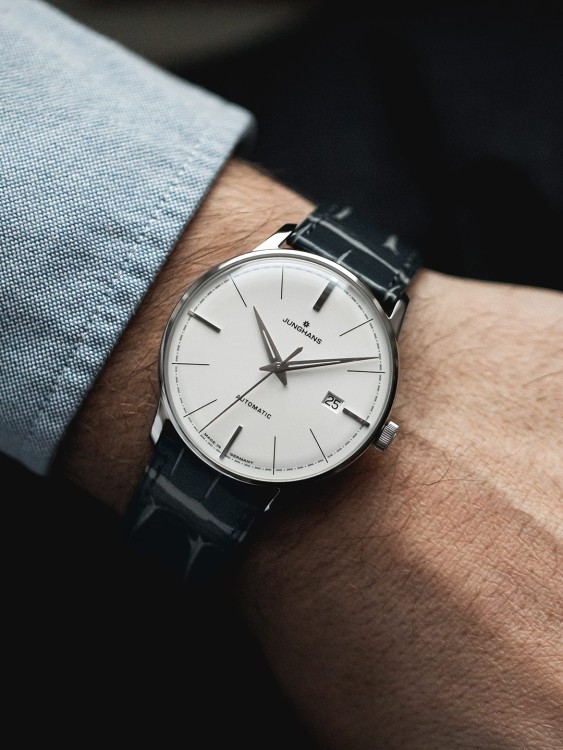Junghans Meister Classic Terrassenbau Günstiger Verkauf