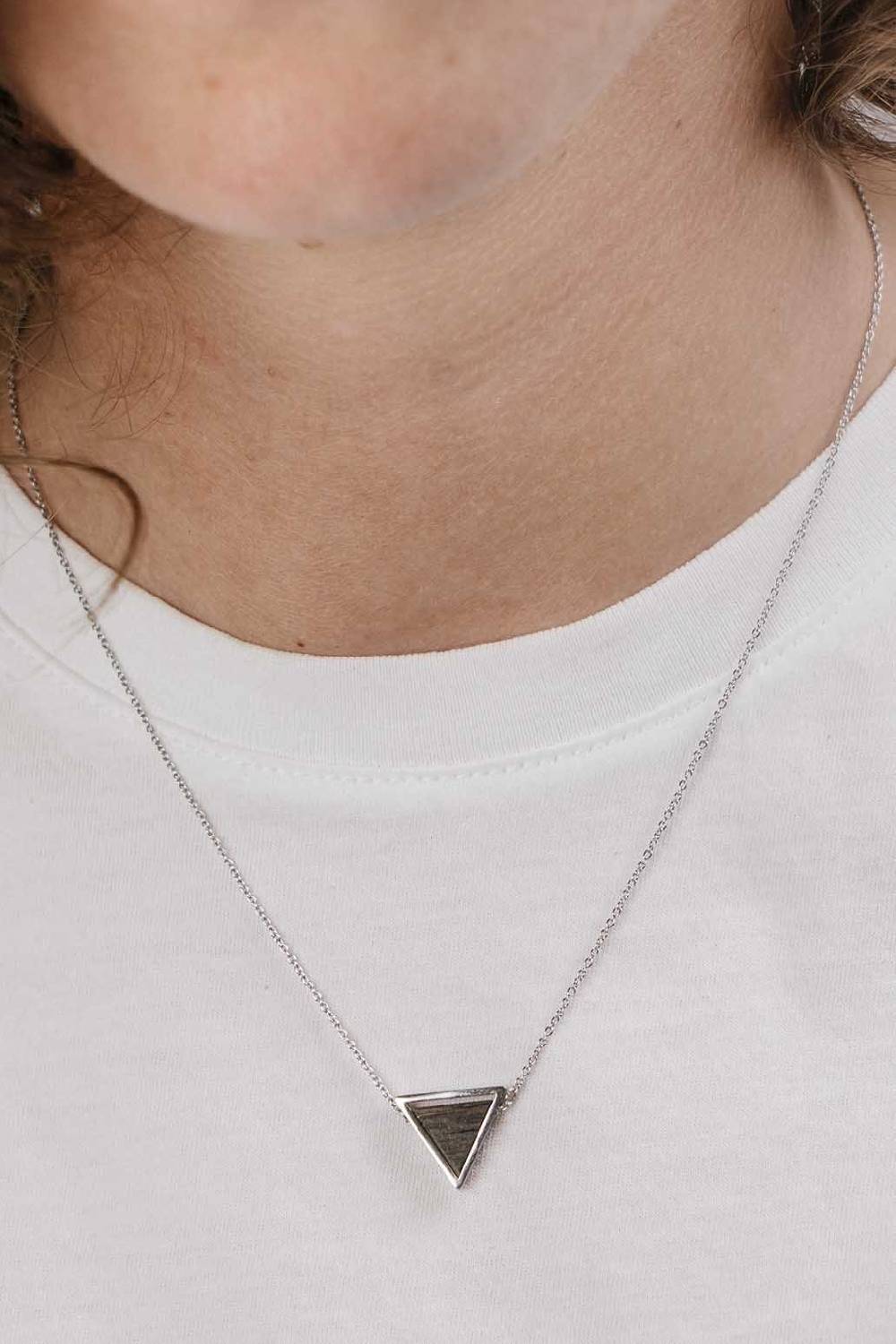 Kerbholz TRIANGLE NECKLACE Sandelholz Discount Store für neue Produkte