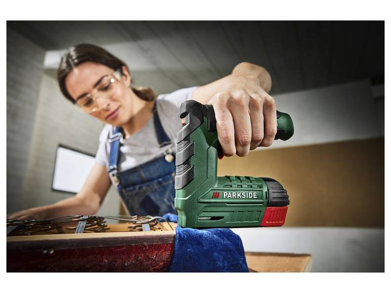 PARKSIDE® 4 V Akku-Tacker »PAT 4 D6«, inklusive Heftklammern und Nägel Bis zu 60% Rabatt