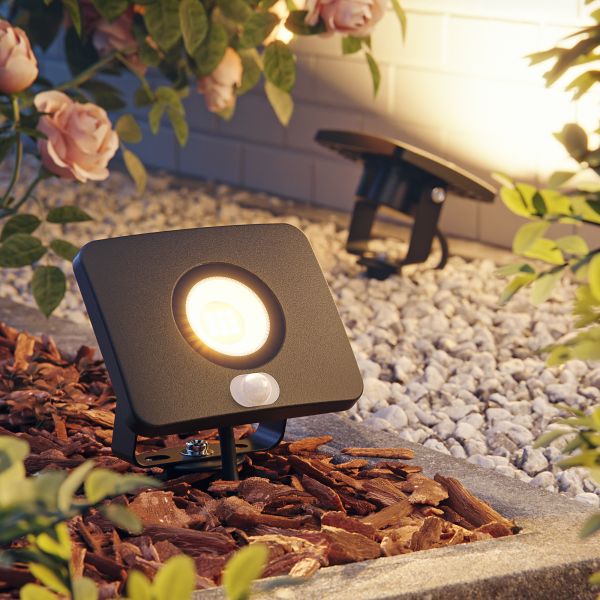 LED Gartenstrahler Wega mit Erdspieß für außen mit Bewegungsmelder, schwarz 10,8W (Lichtfarbe wählbar) Riesige Rabatte