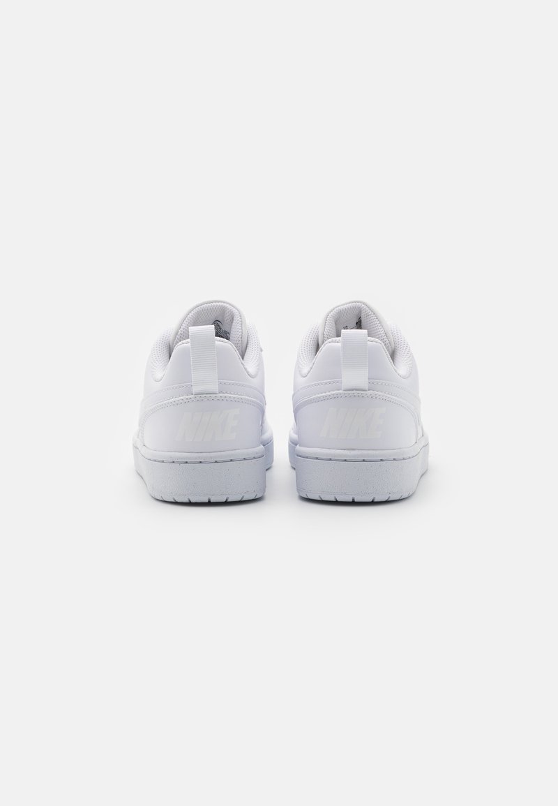 Nike Sportswear Nike Sportswear COURT BOROUGH RECRAFT UNISEX - Trainers - white Top Angebot
