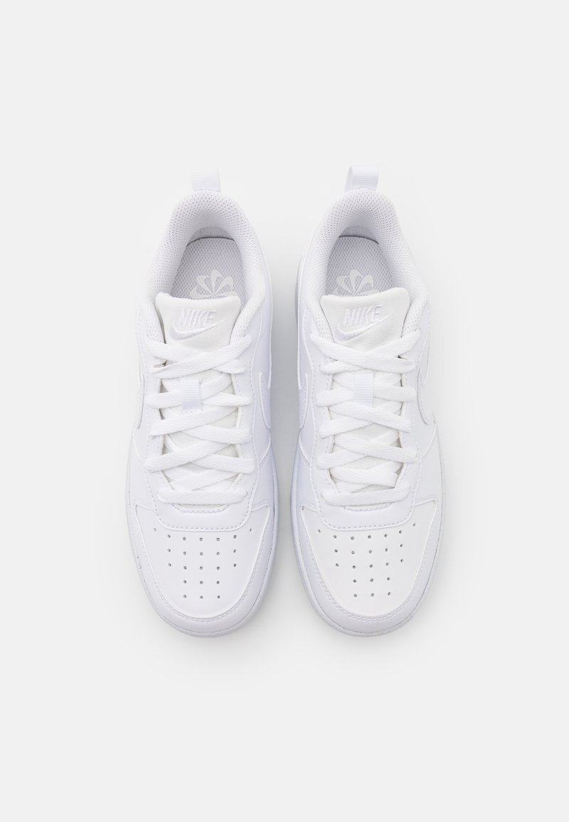 Nike Sportswear Nike Sportswear COURT BOROUGH RECRAFT UNISEX - Trainers - white Top Angebot