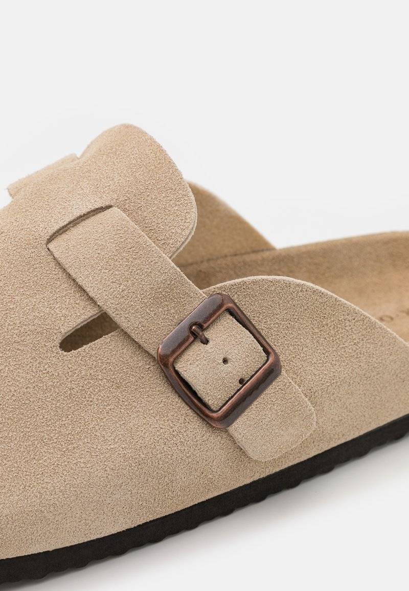Pier One Pier One LEATHER UNISEX - Slippers - beige Tägliche Deals