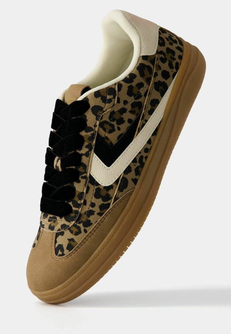 Bershka Bershka RETRO ANIMAL PRINT - Trainers Sonderangebote