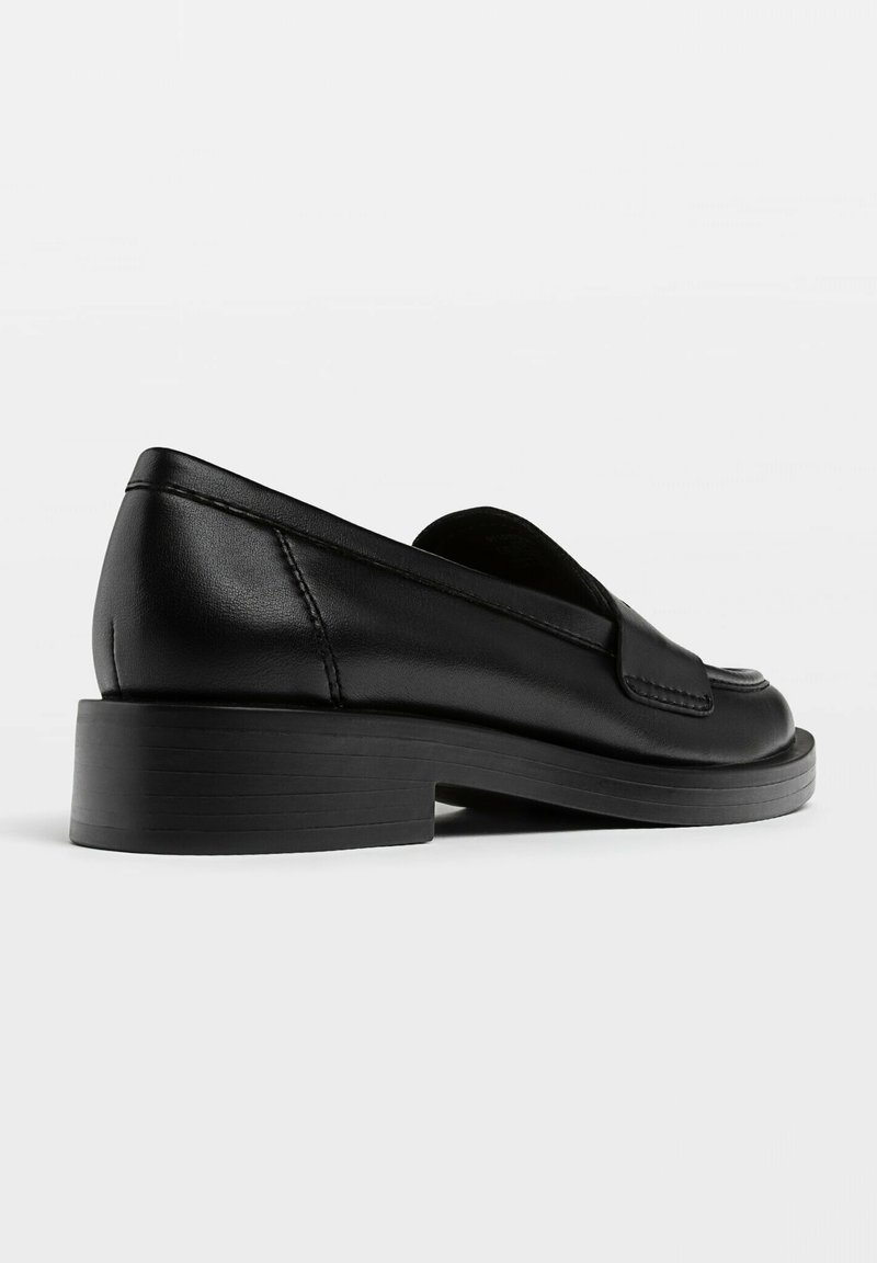 Stradivarius Stradivarius LOAFERS - Slip-ons - black VIP-Rabatte