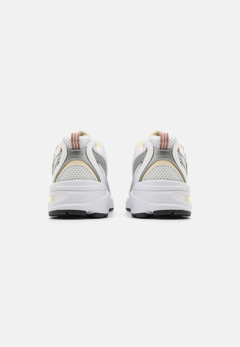 New Balance New Balance MR530 UNISEX - Trainers - white JETZT KAUFEN