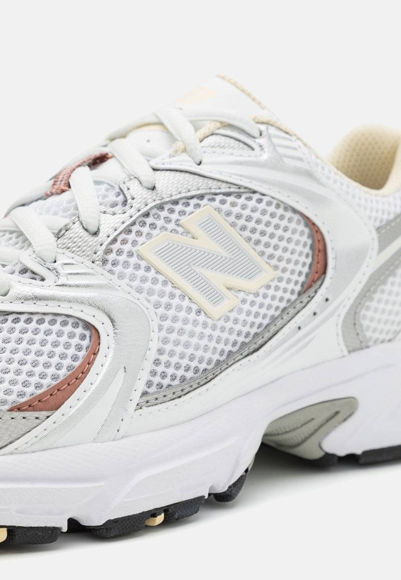 New Balance New Balance MR530 UNISEX - Trainers - white JETZT KAUFEN
