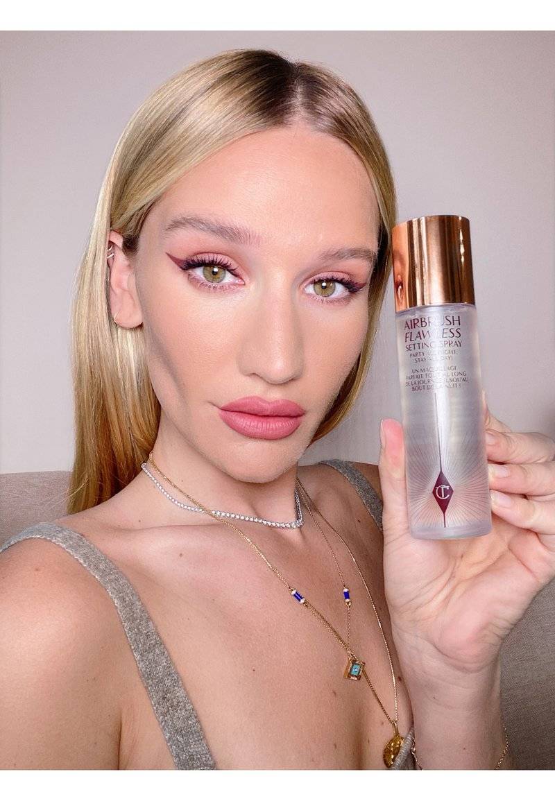 Charlotte Tilbury Charlotte Tilbury AIRBRUSH FLAWLESS SETTING SPRAY - TRAVEL SIZE - Setting spray & powder Bis zu 50% Rabatt
