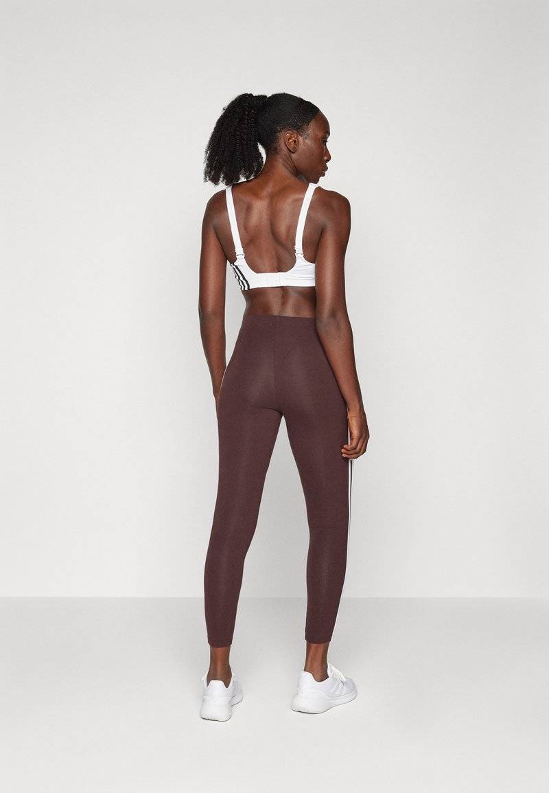adidas Sportswear adidas Sportswear ESSENTIALS 3 STRIPES HIGH WAISTED - Leggings - shadow brown Vatertagsangebot