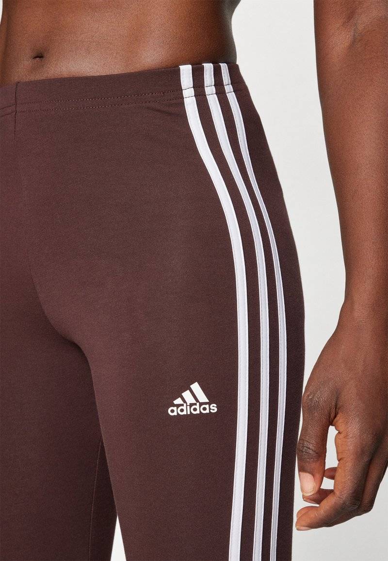 adidas Sportswear adidas Sportswear ESSENTIALS 3 STRIPES HIGH WAISTED - Leggings - shadow brown Vatertagsangebot