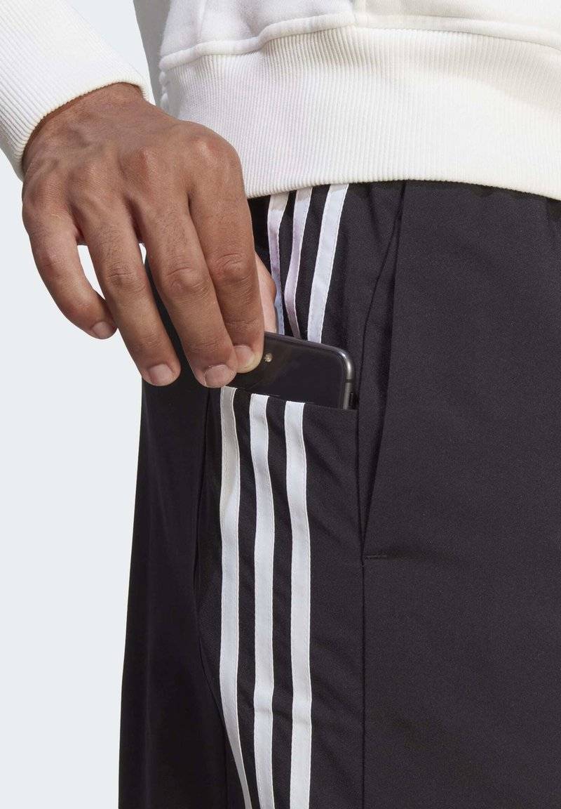 adidas Sportswear adidas Sportswear AEROREADY ESSENTIALS CHELSEA 3-STRIPES - Sports shorts Top Angebot