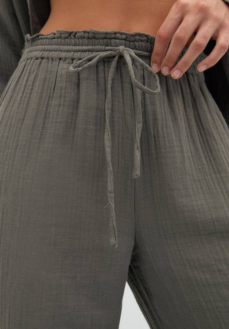PULL&BEAR PULL&BEAR CREASED WITH FRAYED HEMS - Trousers - dark grey Riesige Ersparnisse