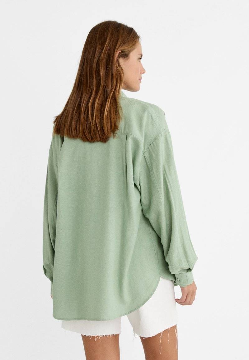 Stradivarius Stradivarius RUSTIKALES DAILY - Button-down blouse - khaki Letzter Tag