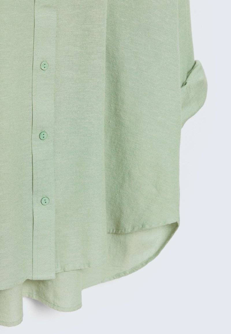 Stradivarius Stradivarius RUSTIKALES DAILY - Button-down blouse - khaki Letzter Tag