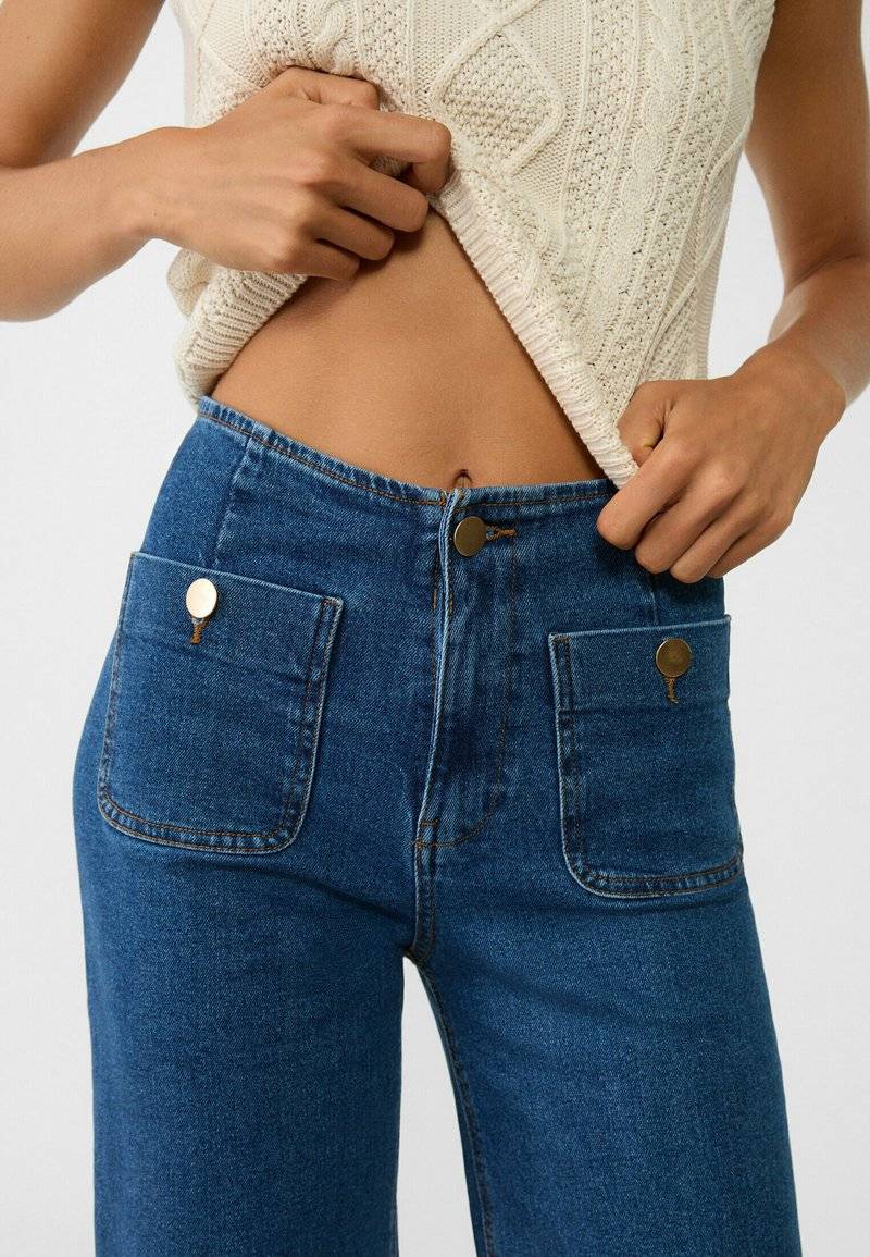 Stradivarius Stradivarius MINIMALIST WITH POCKETS - Flared Jeans - royal blue Bis zu 65% Rabatt