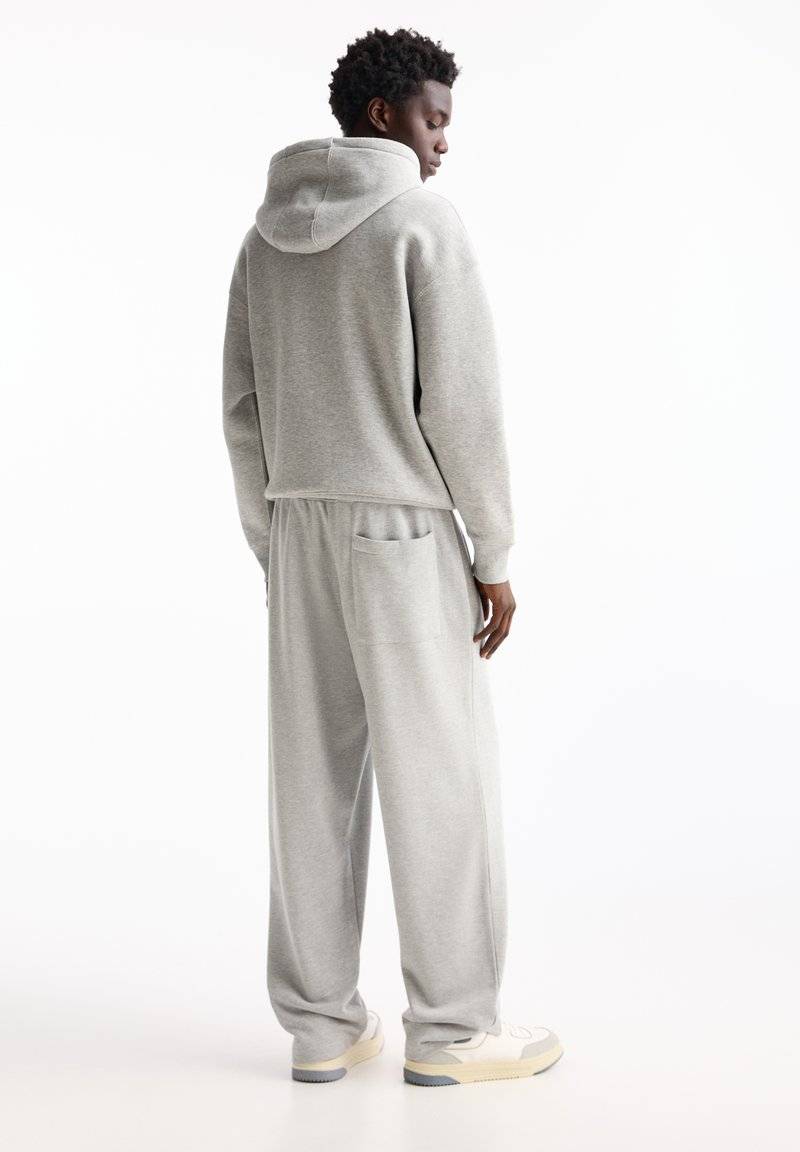 PULL&BEAR PULL&BEAR WIDE JOGGERS - Tracksuit bottoms - light grey Begrenzt auf 3 Tage