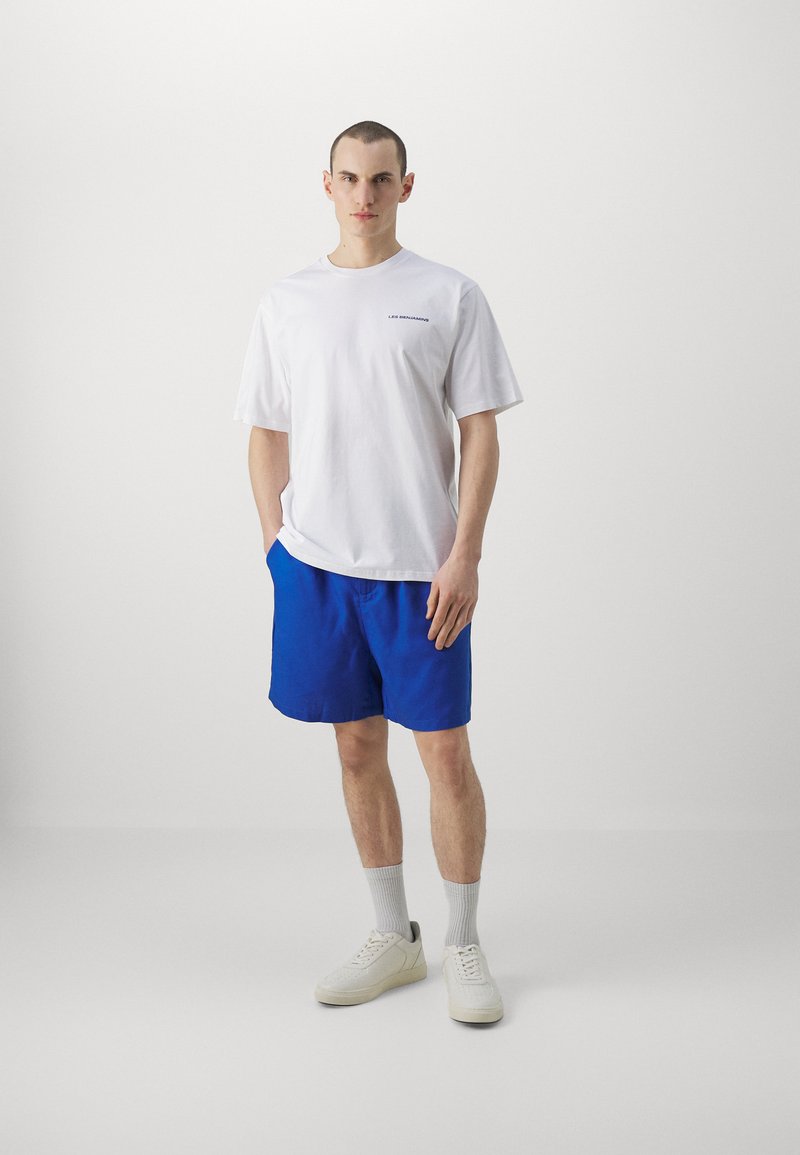 Les Benjamins Les Benjamins RELAXED TEE UNISEX - Print T-shirt - white Speichern exportieren