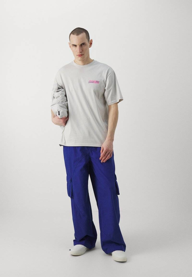 Les Benjamins Les Benjamins PANT UNISEX - Cargo trousers - blue Angebote