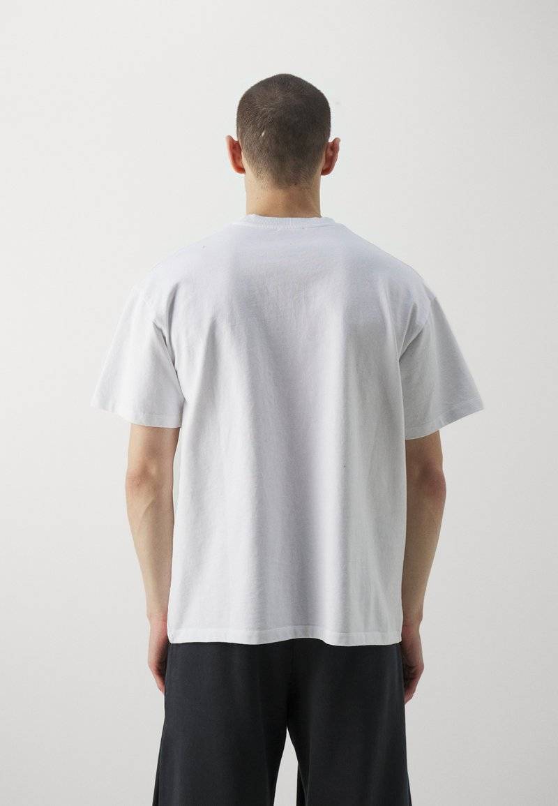 AVAVAV AVAVAV OLD LADY UNISEX - Basic T-shirt - blanc Fabrikpreis