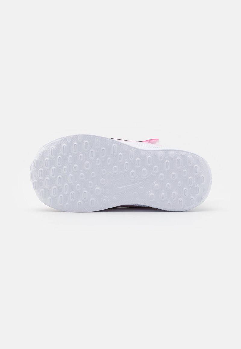 Nike Performance Nike Performance REVOLUTION - Competition running shoes Letzte 2 Tage