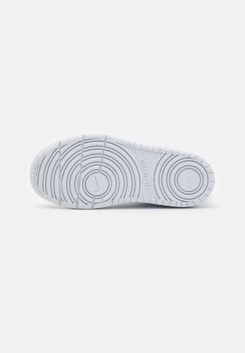 Nike Sportswear Nike Sportswear COURT BOROUGH RECRAFT UNISEX - Trainers - white 50% Rabatt für begrenzte Zeit