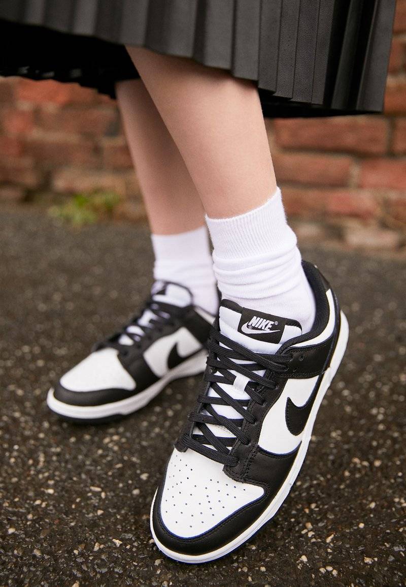 Nike Sportswear Nike Sportswear DUNK LOW - Trainers Angebote