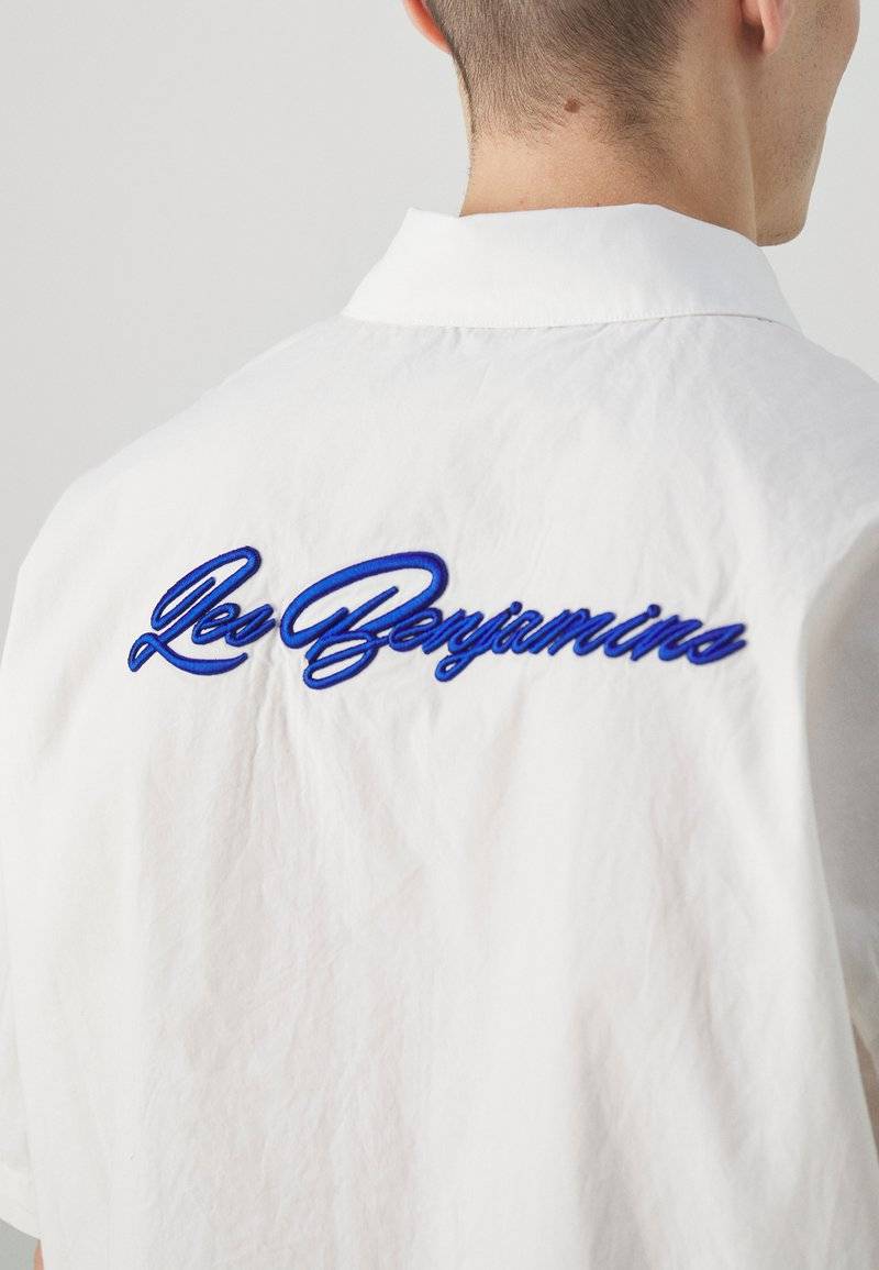 Les Benjamins Les Benjamins SHORT SLEEVE UNISEX - Button-down blouse - white Neueste Mode