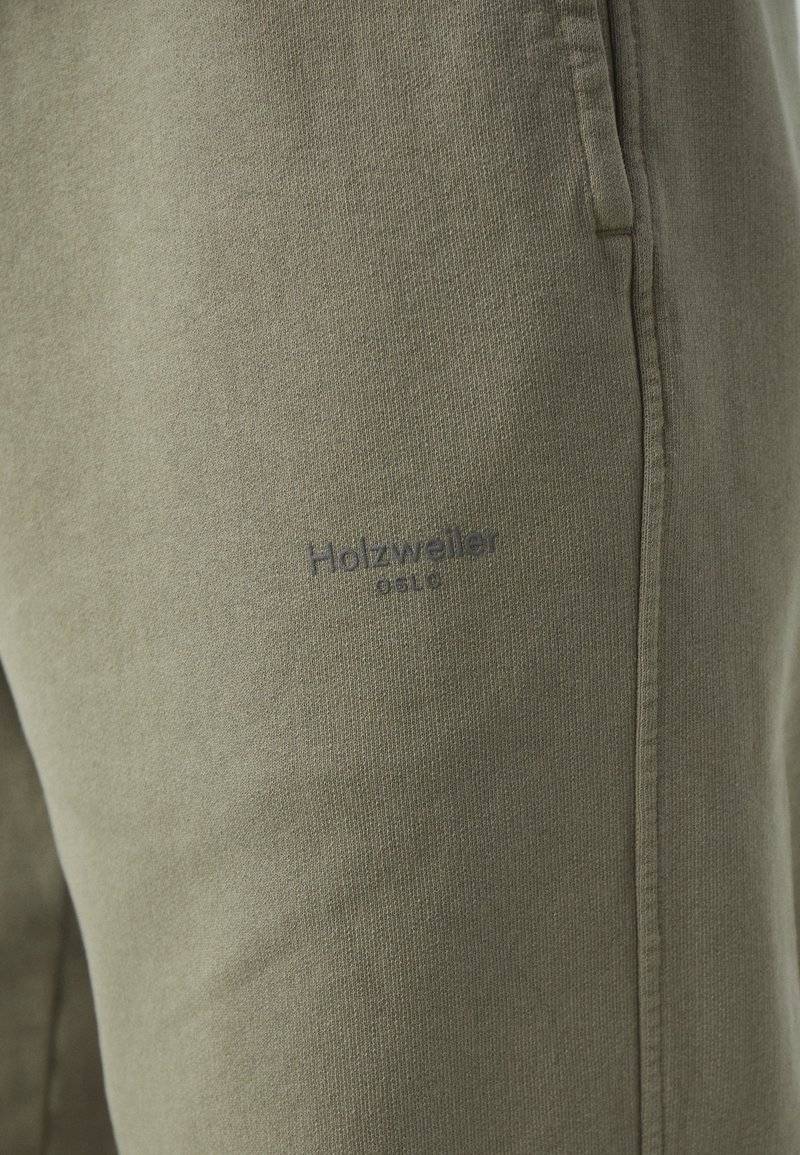 Holzweiler Holzweiler LAGOON OSLO TROUSERS UNISEX - Tracksuit bottoms - green Sonderangebote