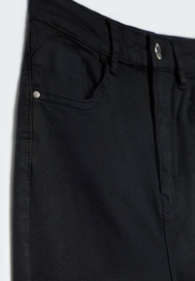 Stradivarius Stradivarius MIT SUPERHOHEM - Jeans Skinny Fit - black Letzte 3 Tage