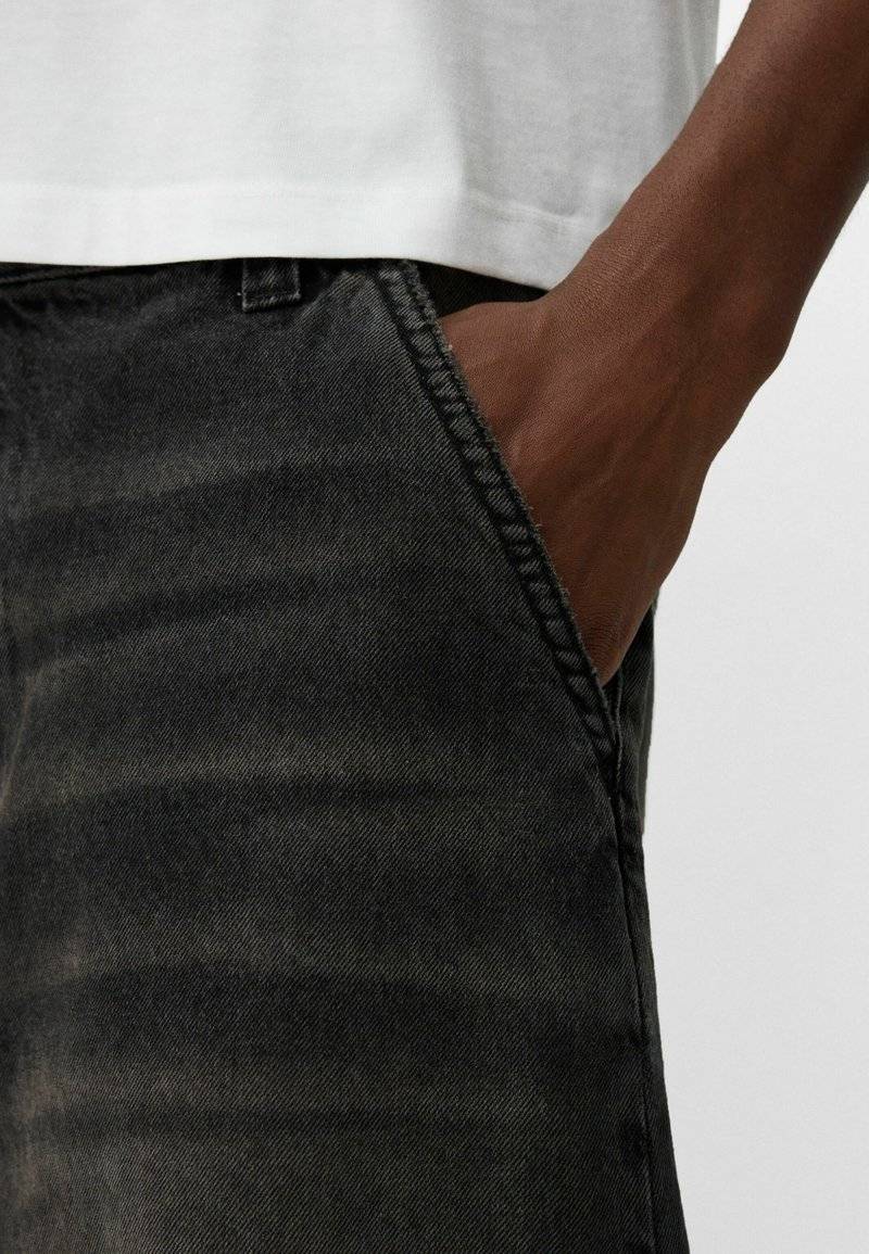 Bershka Bershka Relaxed fit jeans - black denim JETZT KAUFEN