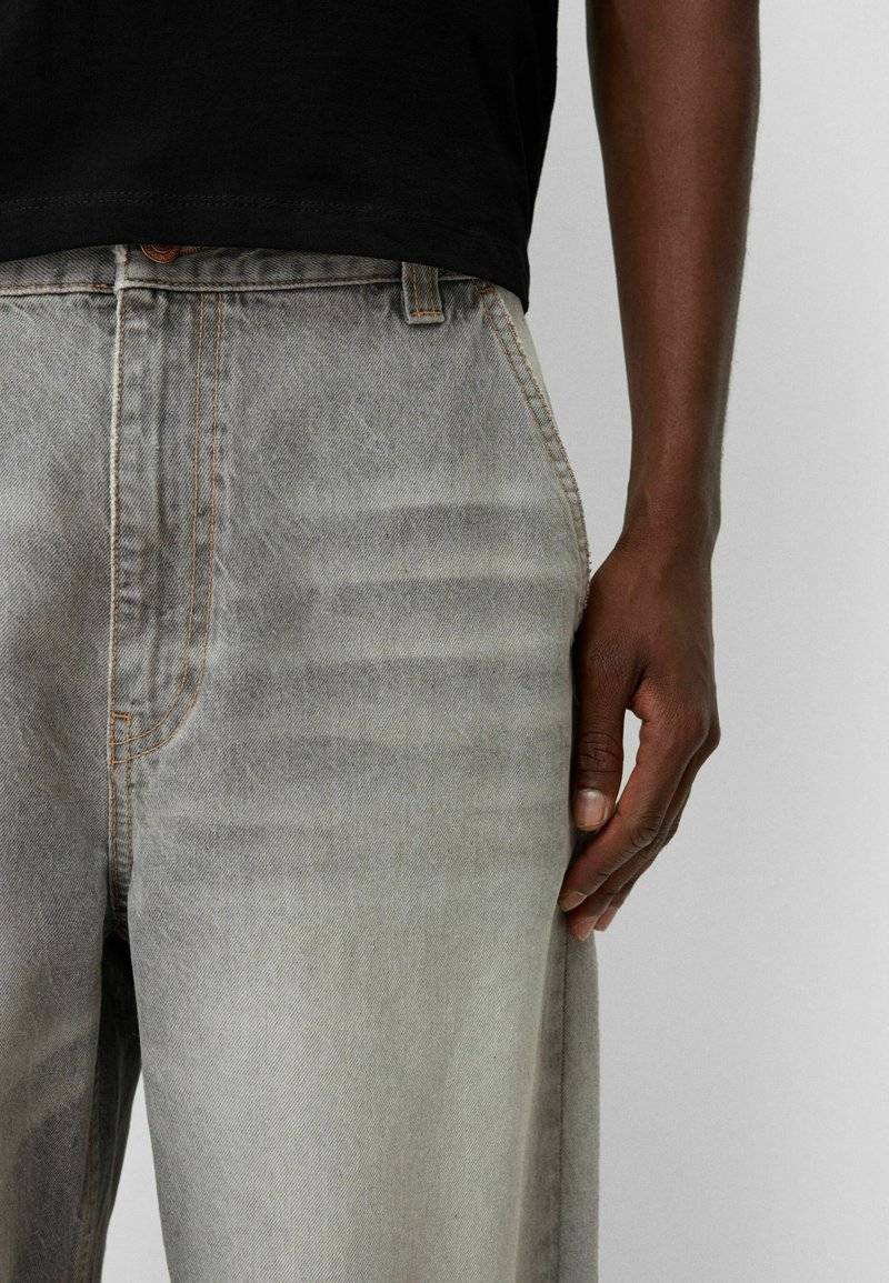 Bershka Bershka Relaxed fit jeans - light grey Bis zu 50% Rabatt