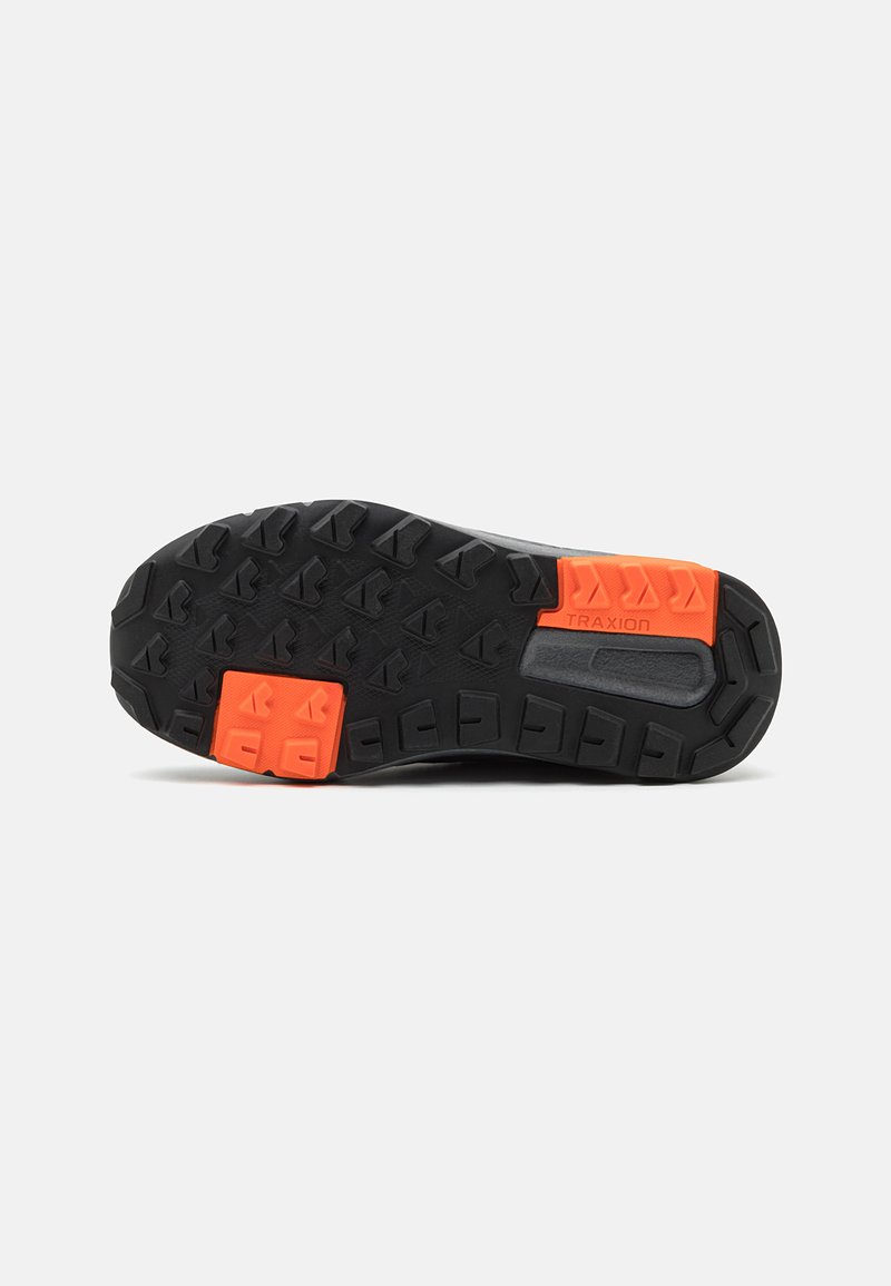 Adidas Terrex Adidas Terrex TERREX TRAILMAKER MID RAIN.RDY HIKING - Hiking shoes im Angebot