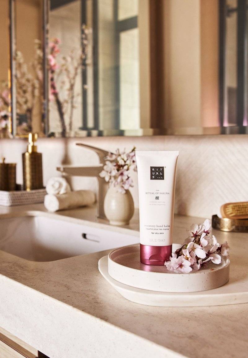 Rituals Rituals RECOVERY HAND BALM THE RITUAL OF SAKURA - FLORAL - CHERRY BLOSSOM & RICE MILK - Hand cream Cyber Monday