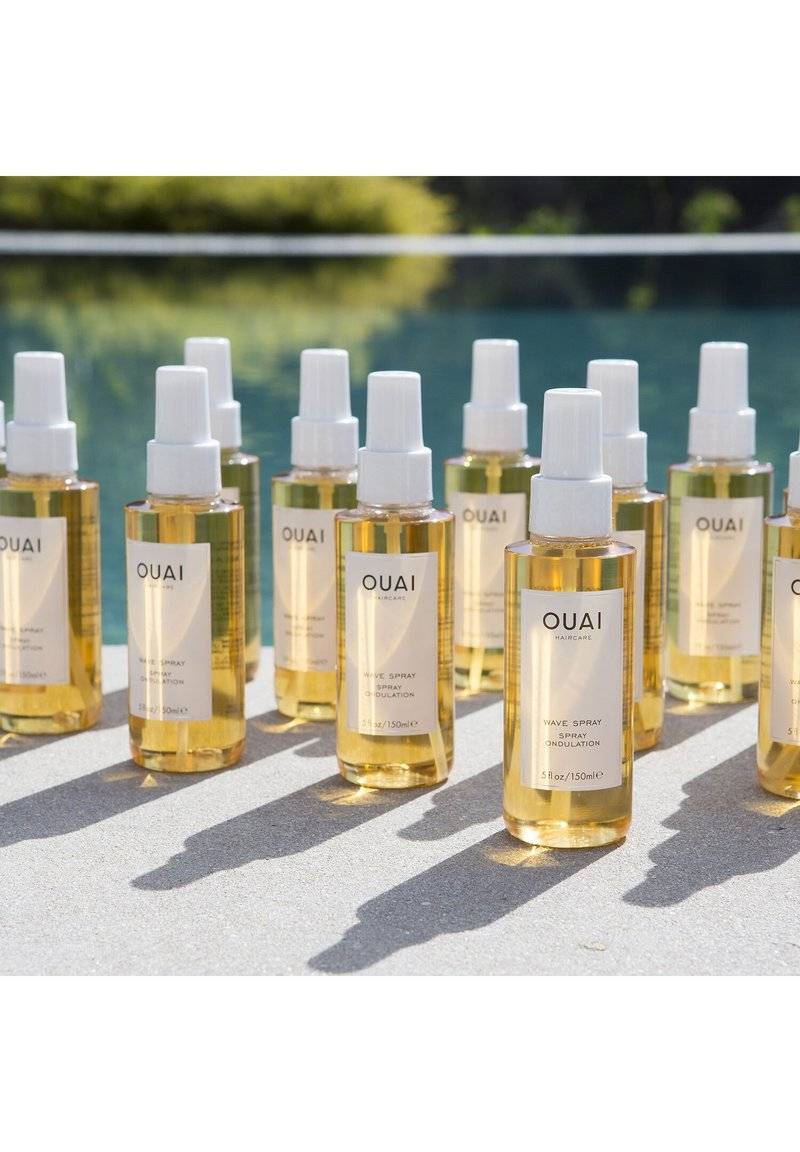 Ouai Ouai WAVE SPRAY - Hair styling Kauf eins, bekomm eins gratis