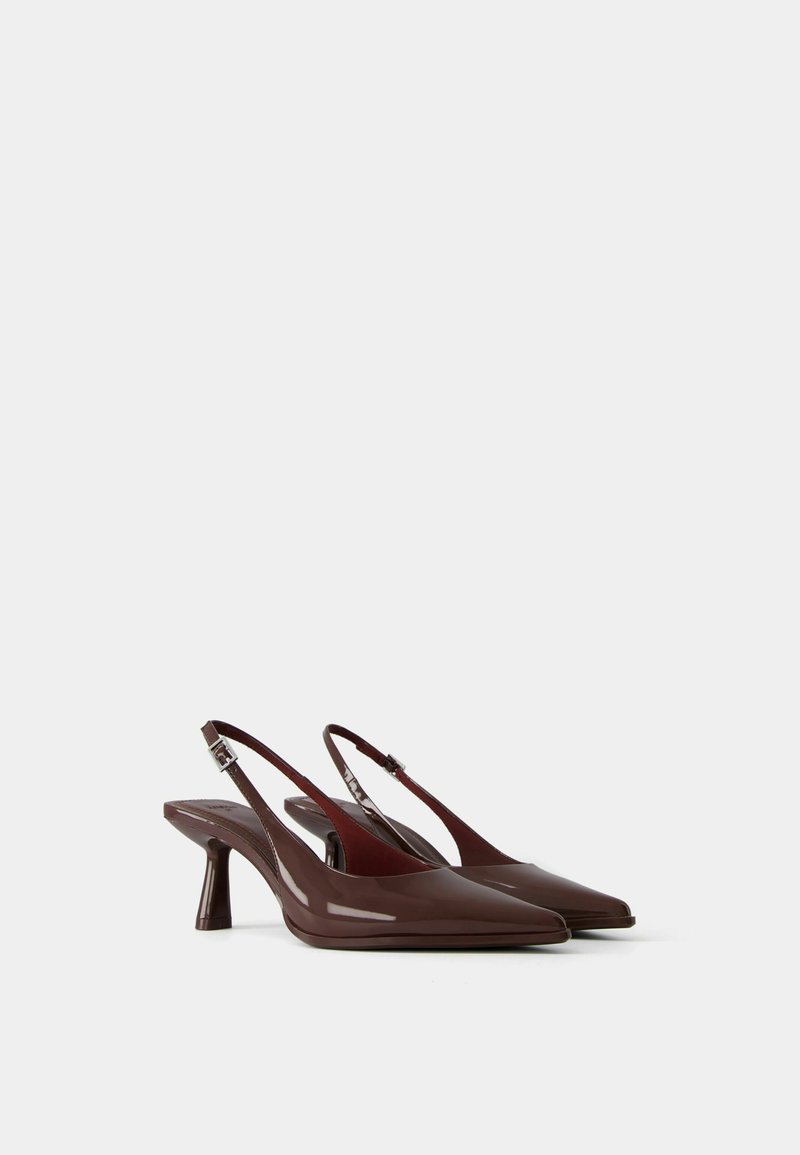 Bershka Bershka KITTEN HEEL - Classic heels - brown Nur für heute