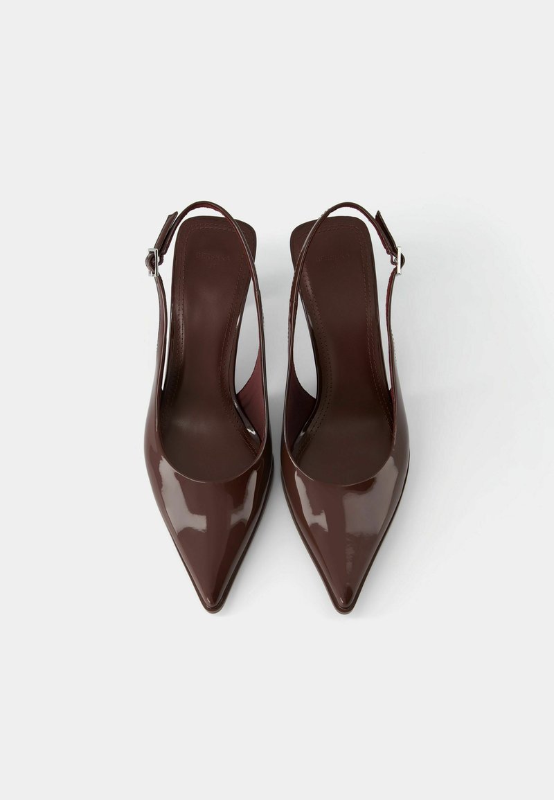 Bershka Bershka KITTEN HEEL - Classic heels - brown Nur für heute