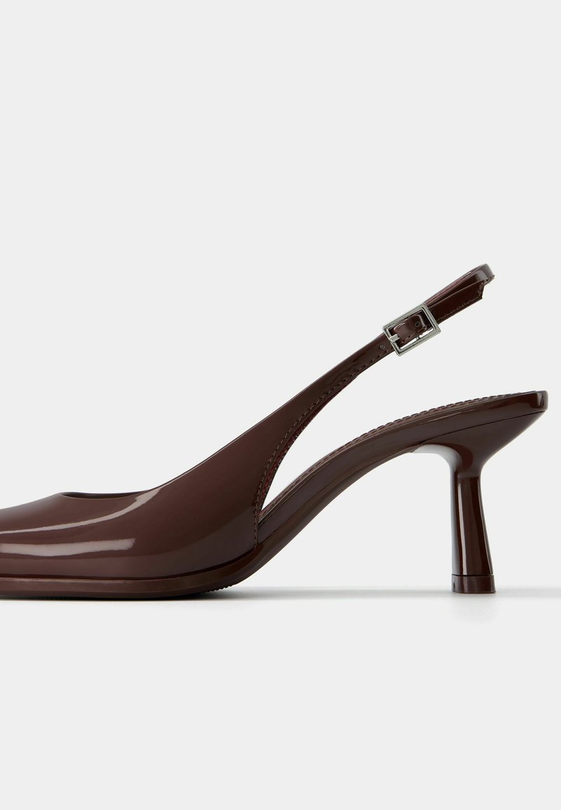 Bershka Bershka KITTEN HEEL - Classic heels - brown Nur für heute