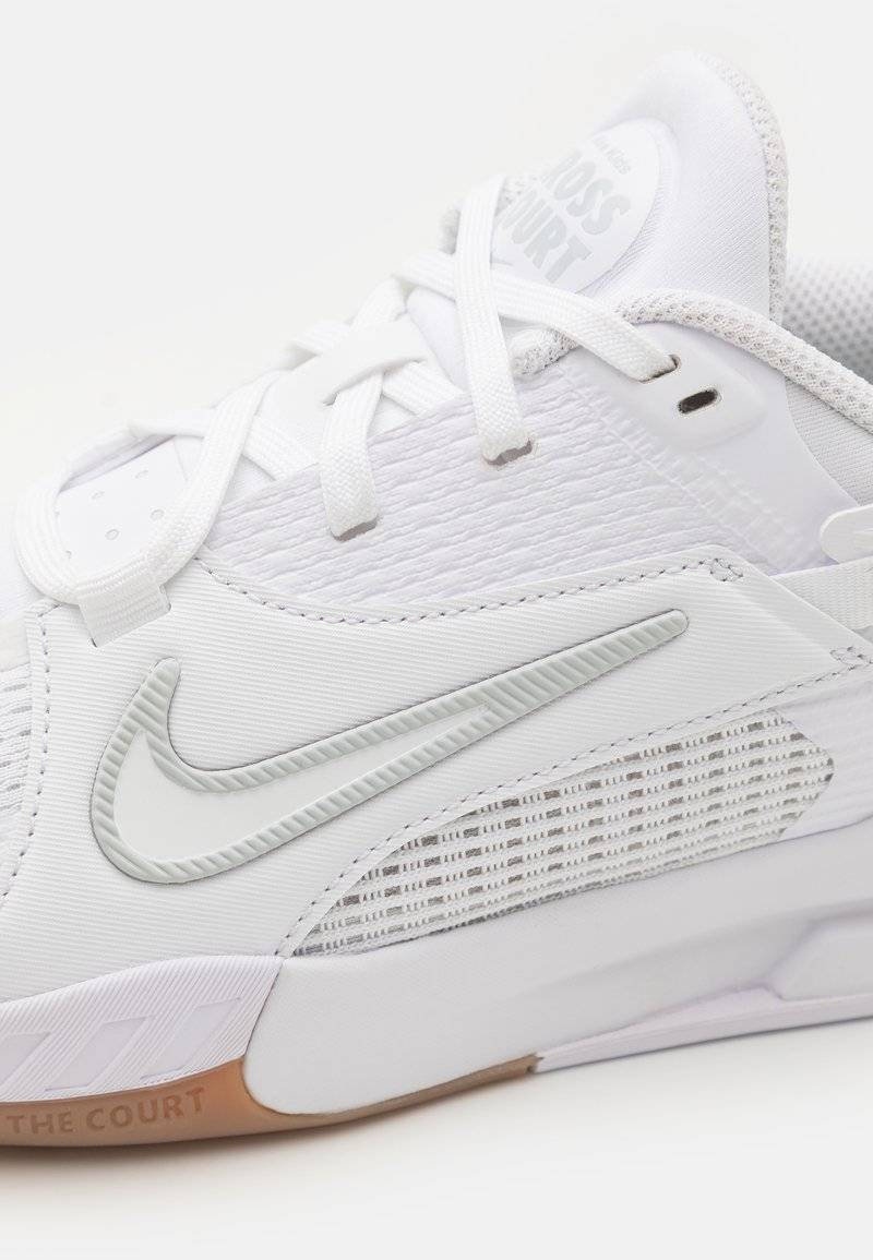 Nike Performance Nike Performance KIDS CROSSCOURT UNISEX - Competition running shoes Kauf eins, bekomm eins gratis