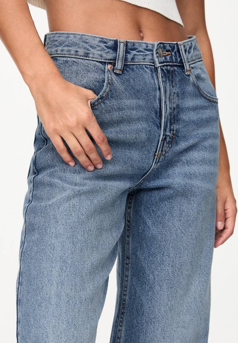 PULL&BEAR PULL&BEAR MID-RISE WIDE - Flared Jeans - blue JETZT KAUFEN