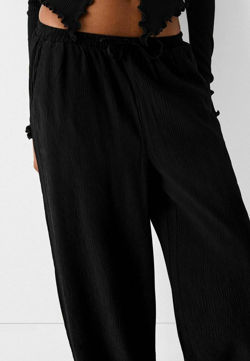 Bershka Bershka Trousers - black Bis zu 60% Rabatt