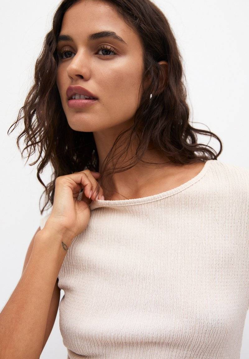 PULL&BEAR PULL&BEAR GATHERED SLEEVELESS - Blouse - beige Vierteljährliche Förderung