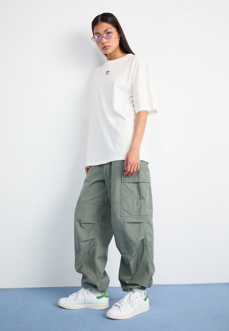 adidas Originals adidas Originals ESSENTIALS BOYFRIEND - Basic T-shirt - cloud white Bis zu 55% Rabatt