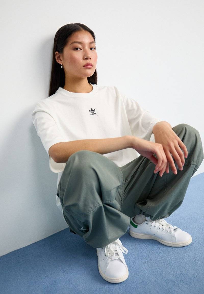 adidas Originals adidas Originals ESSENTIALS BOYFRIEND - Basic T-shirt - cloud white Bis zu 55% Rabatt