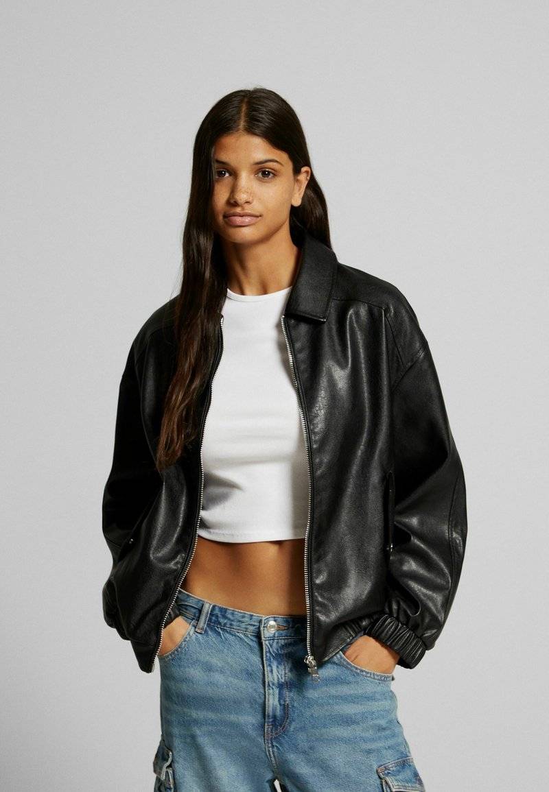 Bershka Bershka DAD FIT - Faux leather jacket - black 50% Rabatt mit kostenlosem Versand