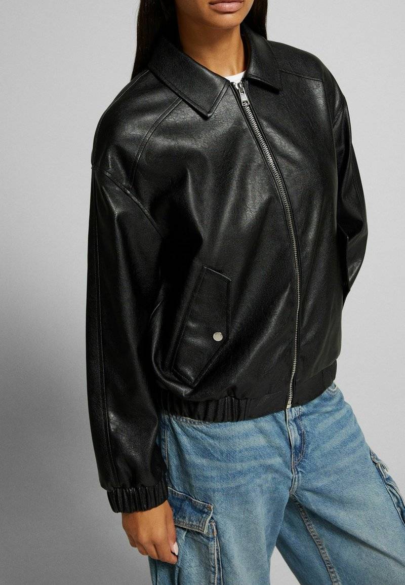 Bershka Bershka DAD FIT - Faux leather jacket - black 50% Rabatt mit kostenlosem Versand