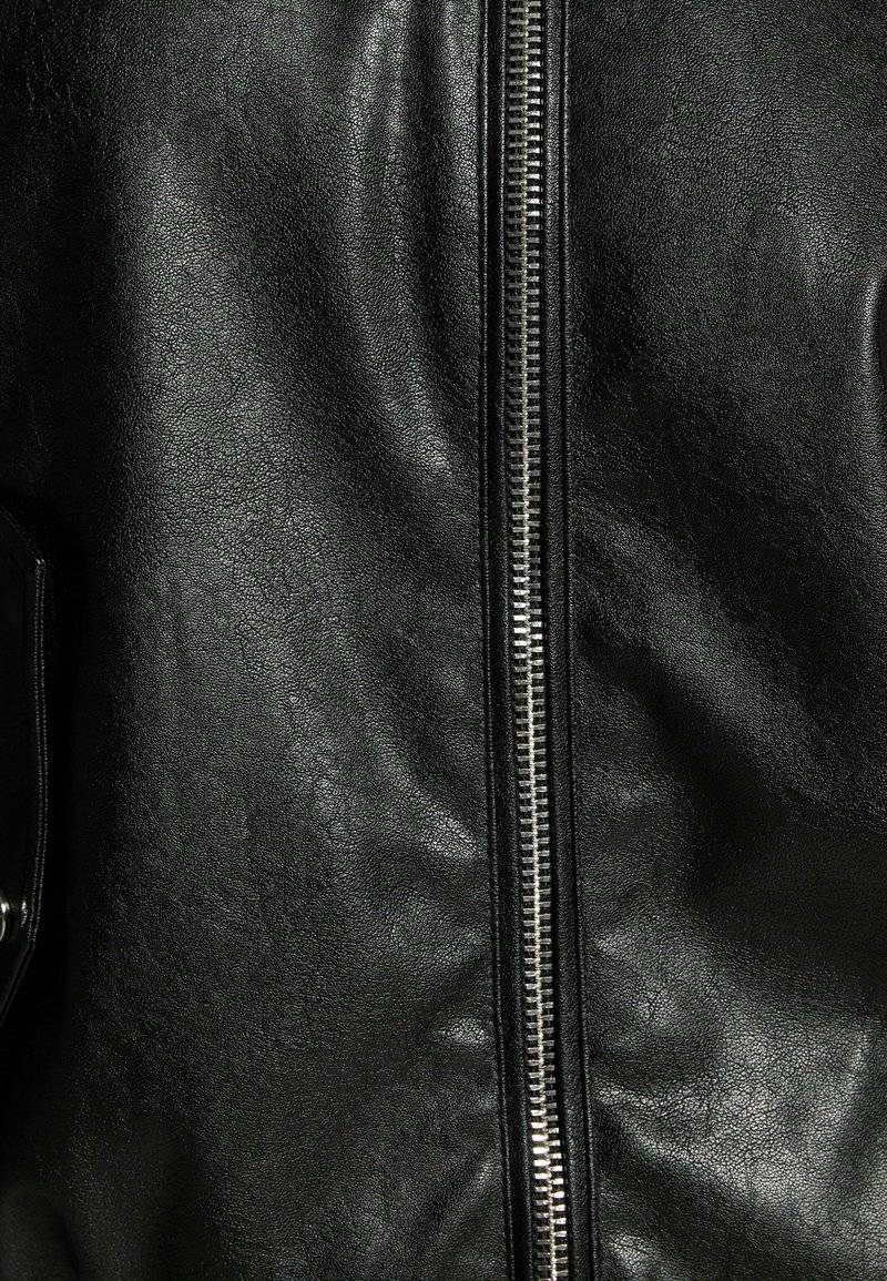 Bershka Bershka DAD FIT - Faux leather jacket - black 50% Rabatt mit kostenlosem Versand